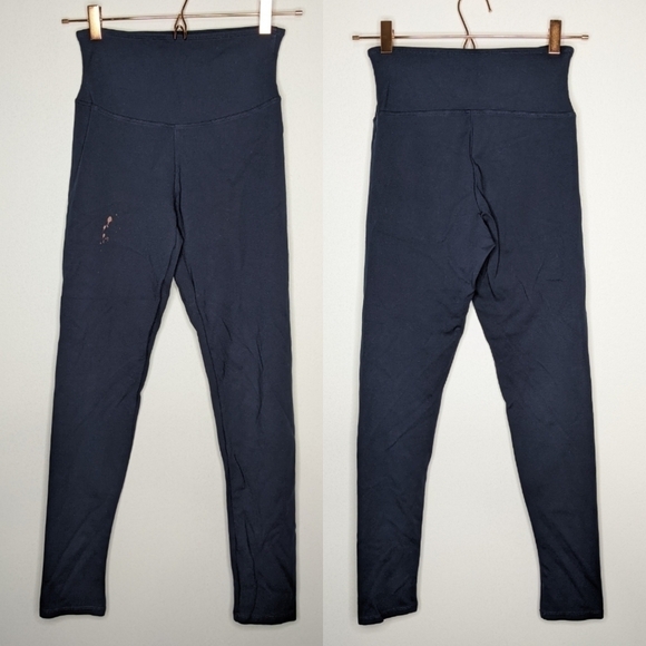 ✨3/$15 Yummie navy Louise workout leggings S - Picture 1 of 6